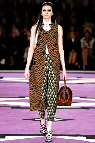 Look 18